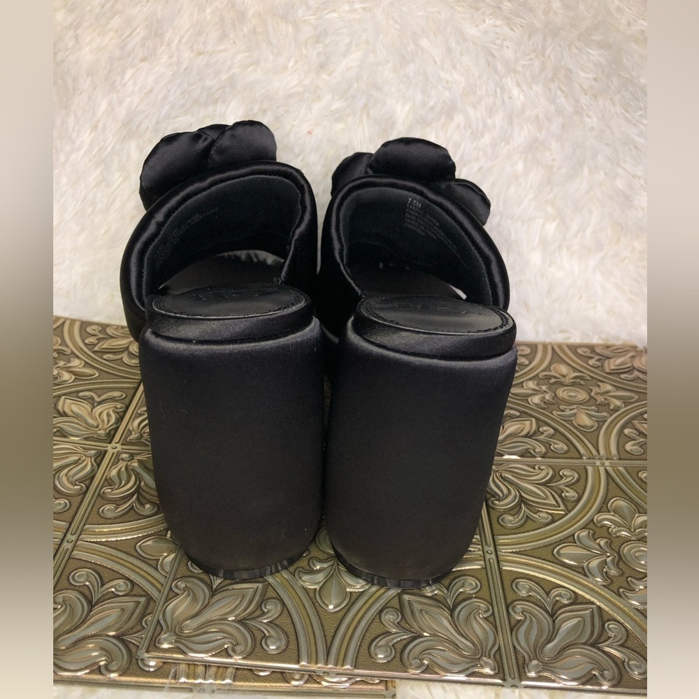 Gianni Bini Black Satin Floral Platform Shoes size 7.5 NWOT - Picture 12 of 16
